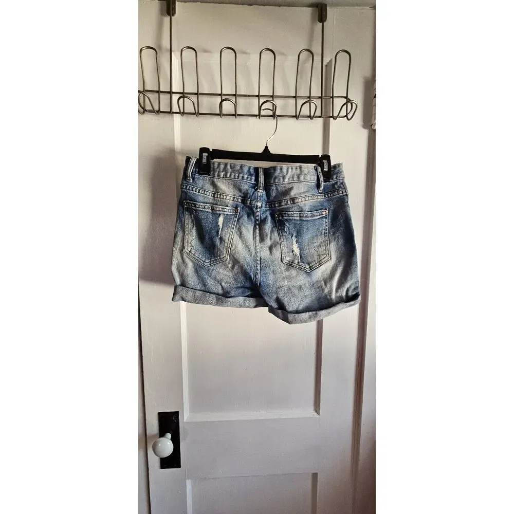 Vtg YiLiHAO size 26 denim shorts Donald and Daisy embroidered distressed‎ cuffed